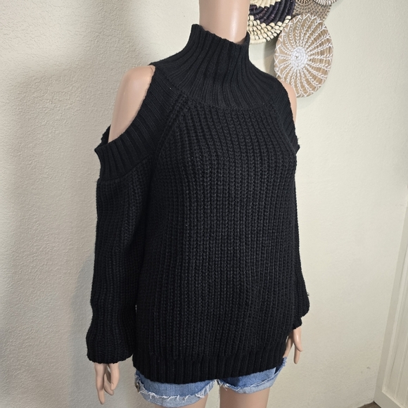 Lulu’s Womens sweater Large Medium Black Knit Cold Shoulder Turtleneck Slouchy - Picture 6 of 11